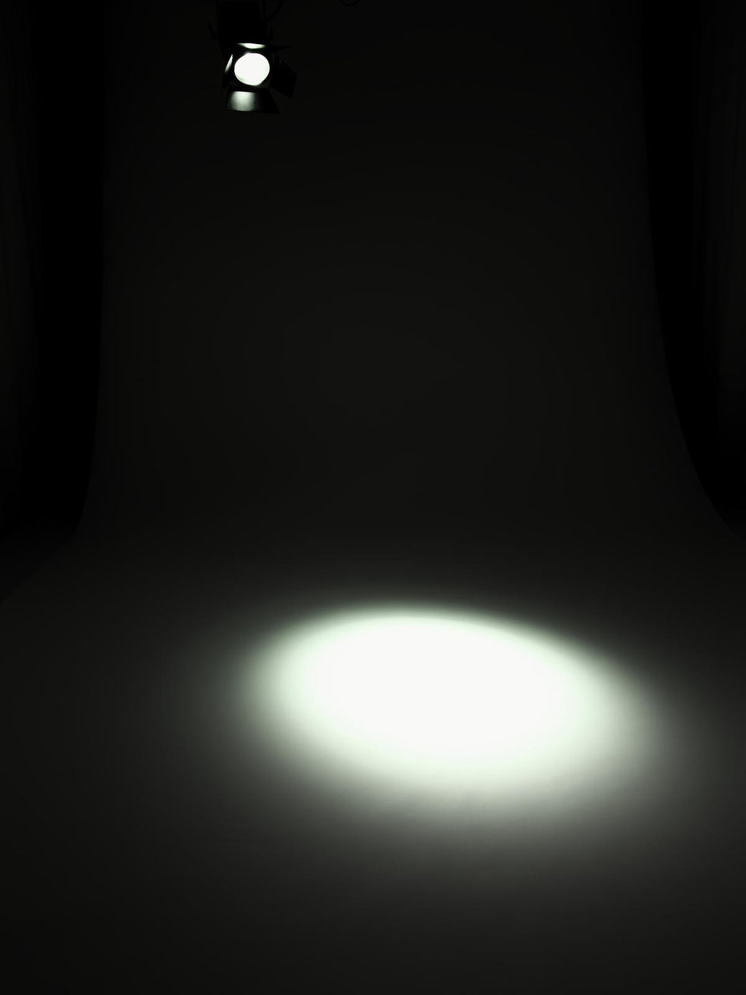 Eurolite LED THA-250F Spot de Théâtre