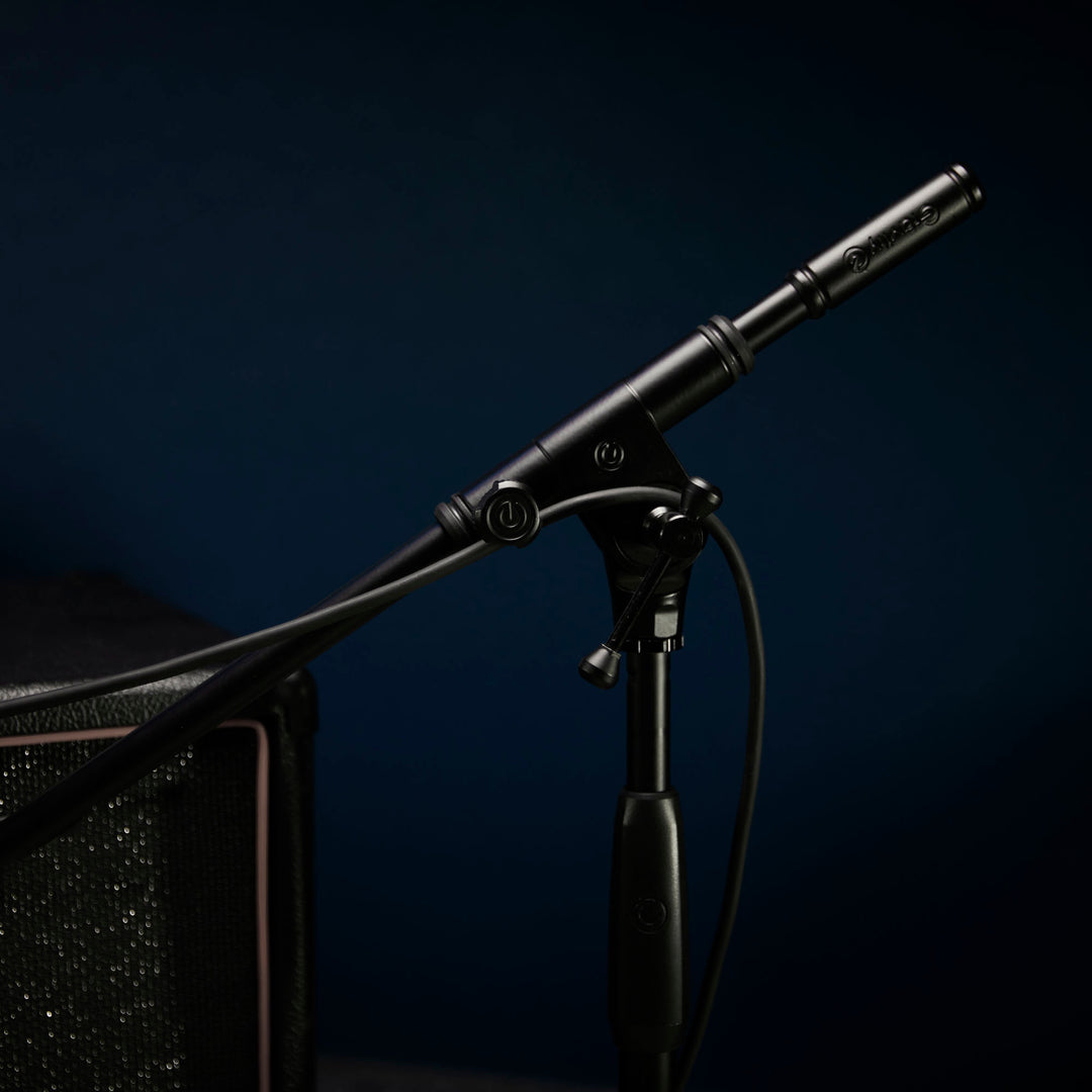 Gravity TMS 4232 B - Série Touring, Stand de microphone court avec trépied pliable et perche télescopique réglable en 2 points, noir