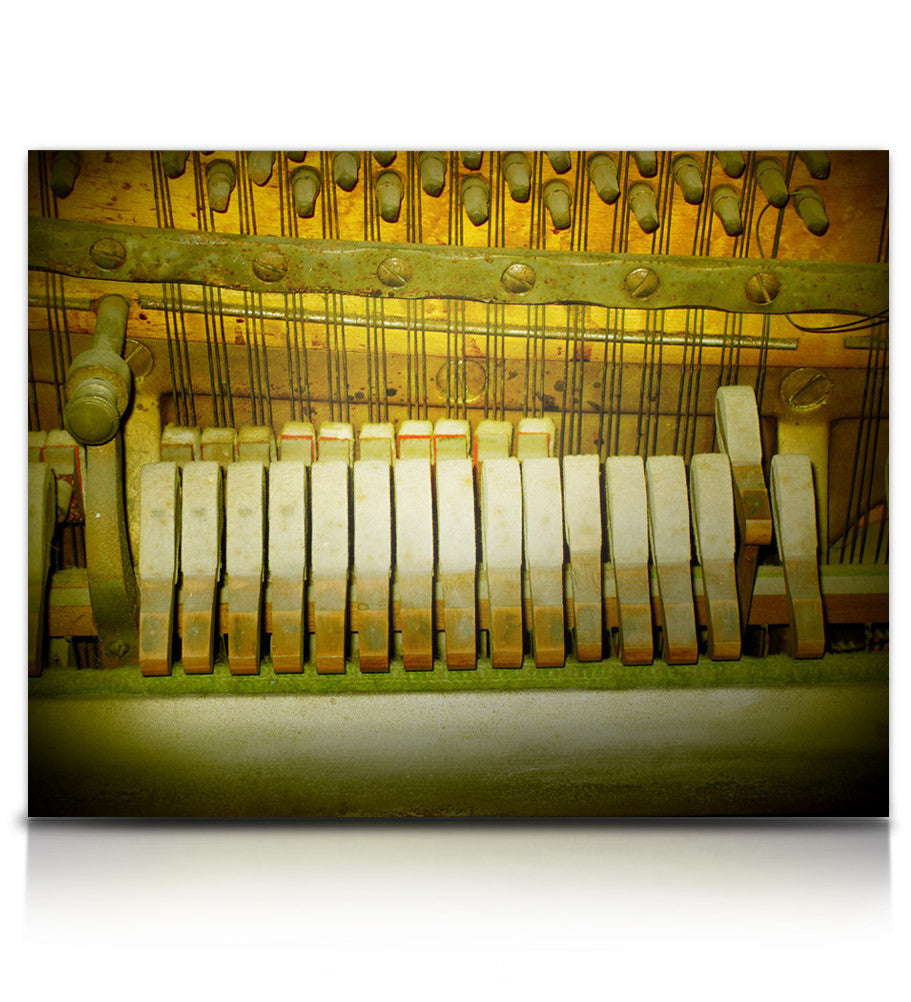 Vieux piano de grand-mère démoli