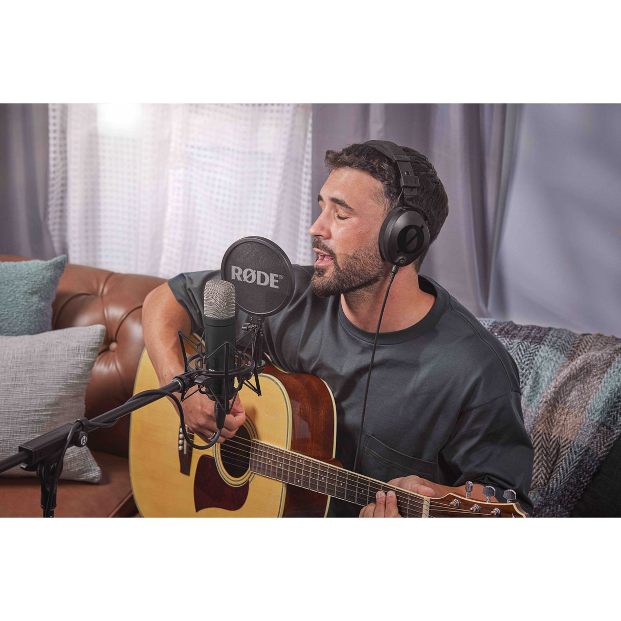 RØDE NT1 Signature Series Studio Microphone (Black)