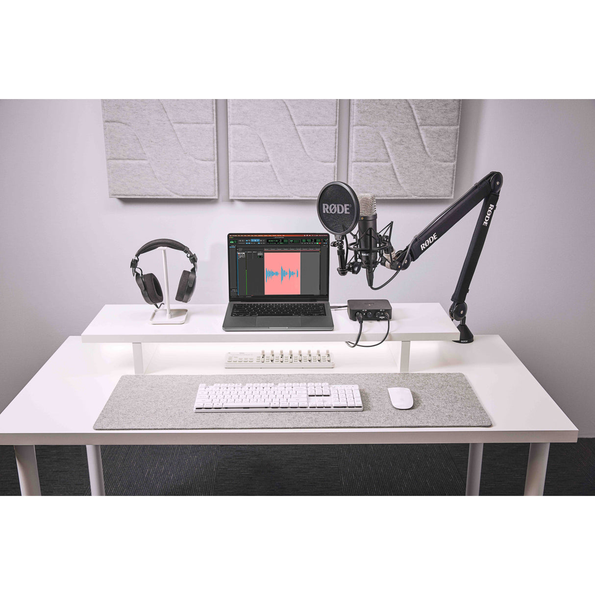 RØDE NT1 Signature Series Studio Microphone (Black)