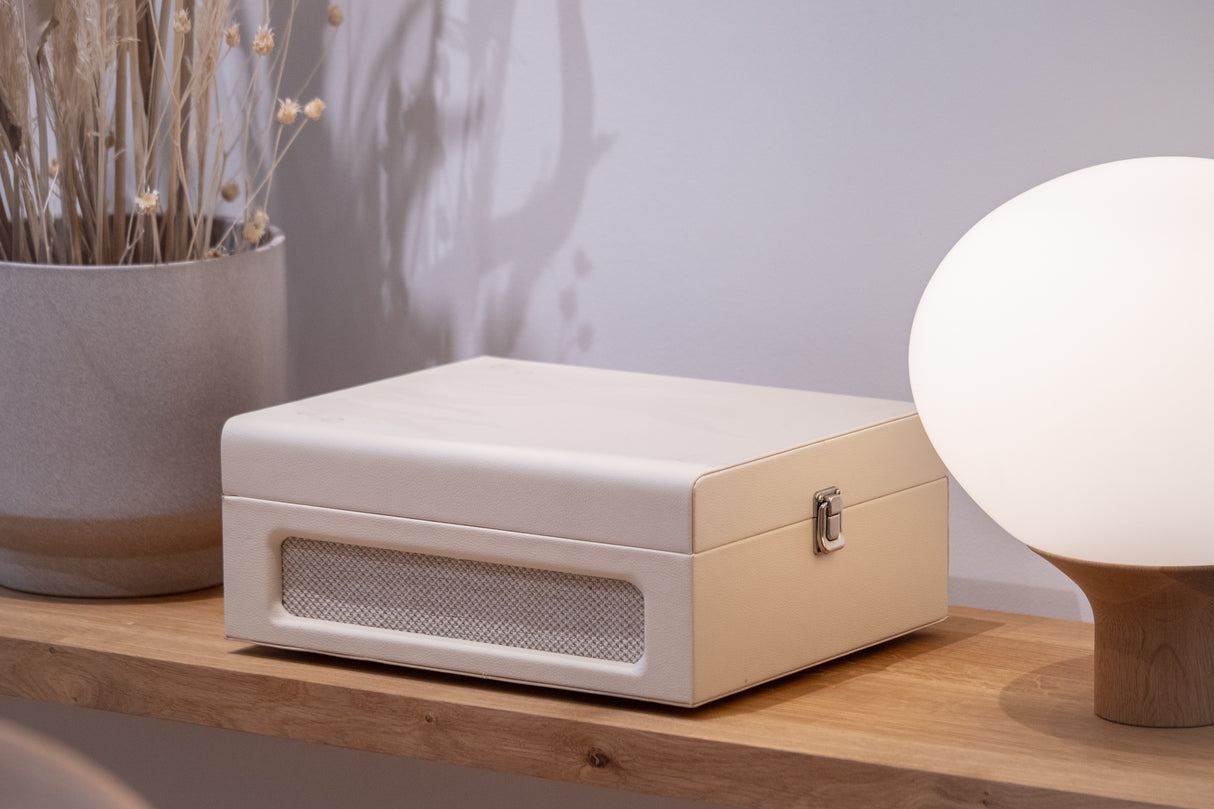 Studio 57 Groovy Turntable (White)