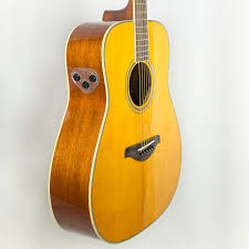 Yamaha FG-TA TransAcoustic Pack de Démarrage