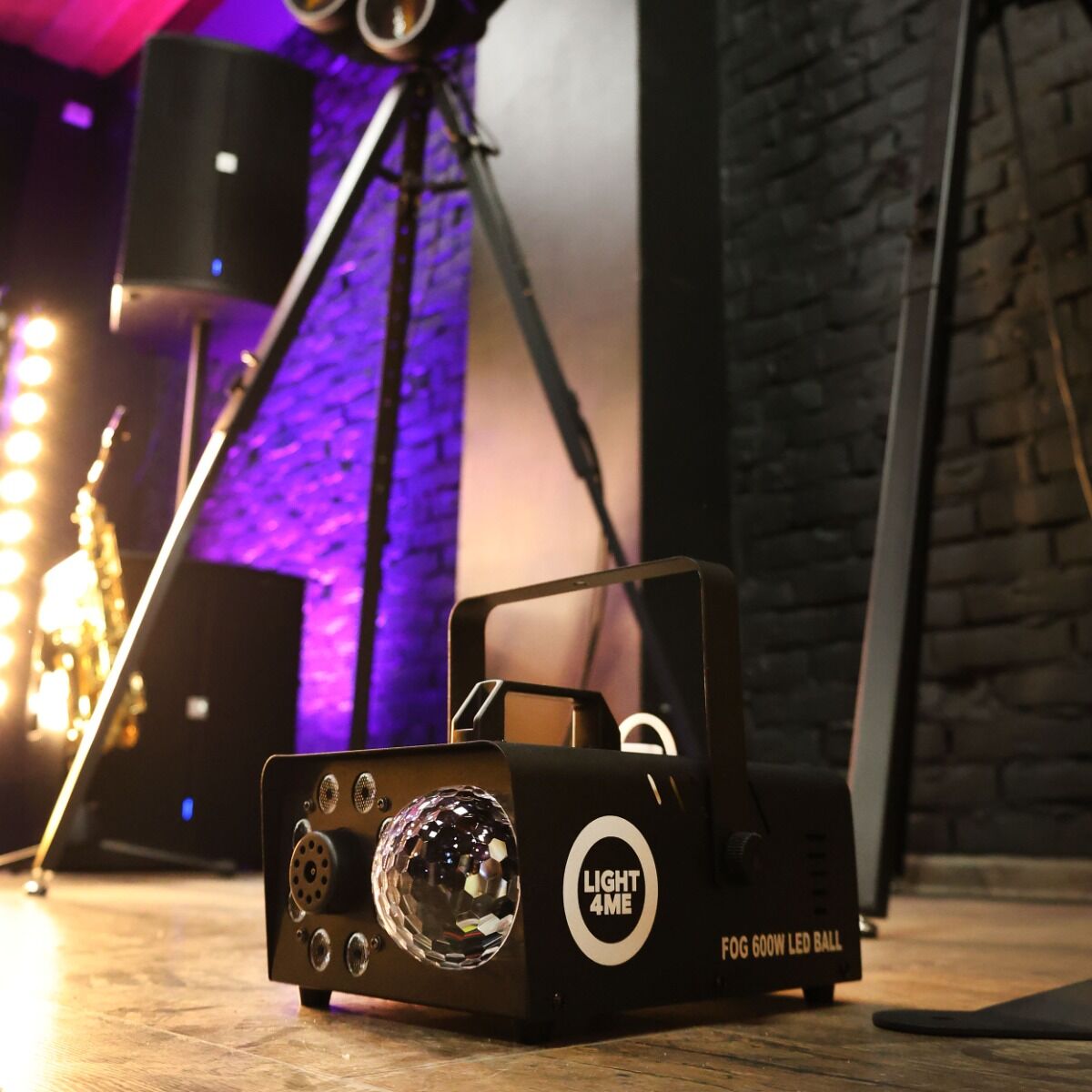 Light4Me Fog 600W LED Ball Fog Machine – RGB Disco Effect