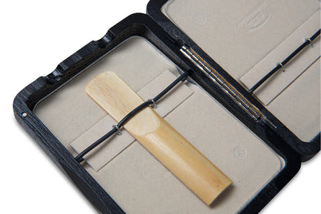 GEWA étui pour anche Saxophone baryton 6 Reeds - Black finition laquée