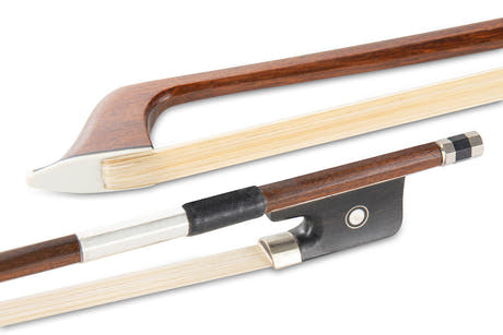Archet de violoncelle GEWA Student 1/2, baguette octogonale en wamara, qualité sélectionnée