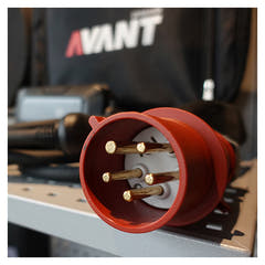 Chargeur portable Avant pour véhicule électrique 11 kW/16 A prise CEE