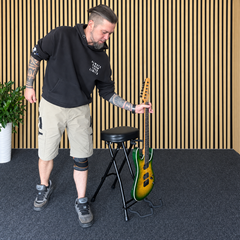 Hardman SB207 repose-pied pour guitare avec repose-pied et support pour guitare.