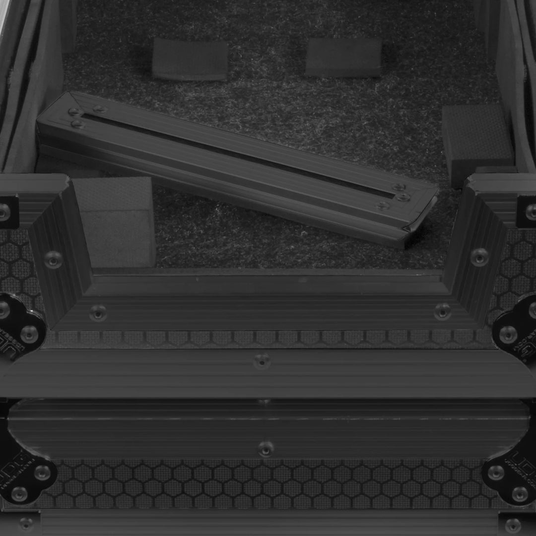 UDG Ultimate Flight Case Denon DJ SC LIVE 4 Black Plus (Roues)