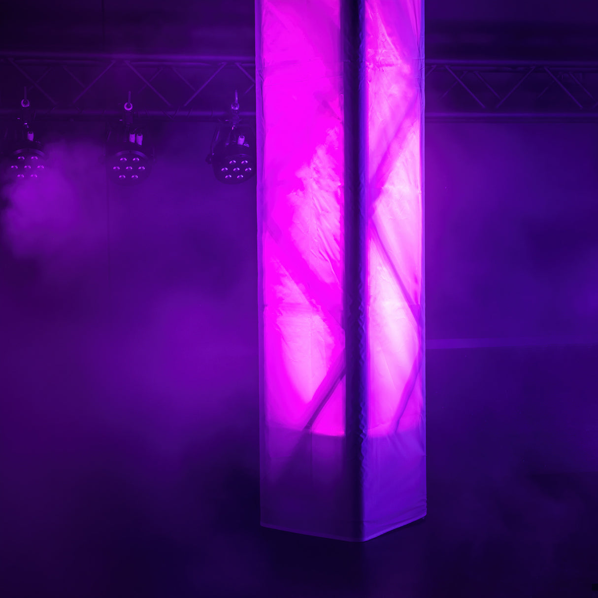 Cameo ROOT® PAR 4 WH SET 1 - Set incl. 4 x CLROOTPAR4WH incl. télécommande IR (CLPFLAT1REMOTE)