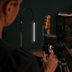 Gravity LED STICK 1 B - Barre lumineuse LED compacte, magnétique et réglable avec port de chargement USB