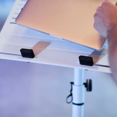 Gravity LTS T 02 W - Support universel pour ordinateur portable avec tiges de maintien réglables et base en acier