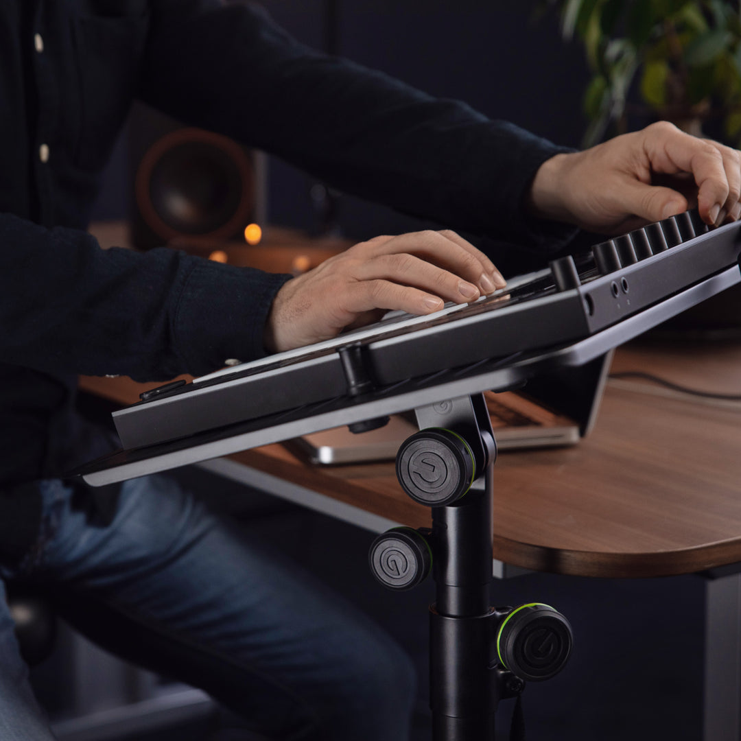 Gravity LTS TRAY 1 - Plateau pour ordinateur portable avec tiges de retenue réglables