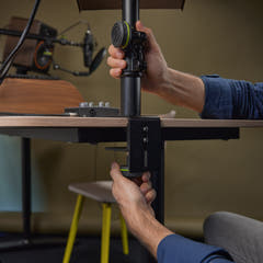 Gravity SP 3102 TM - Support de moniteur de studio flexible avec pince de table