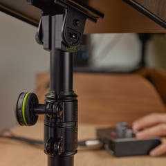 Gravity SP 3102 TM - Support de moniteur de studio flexible avec pince de table