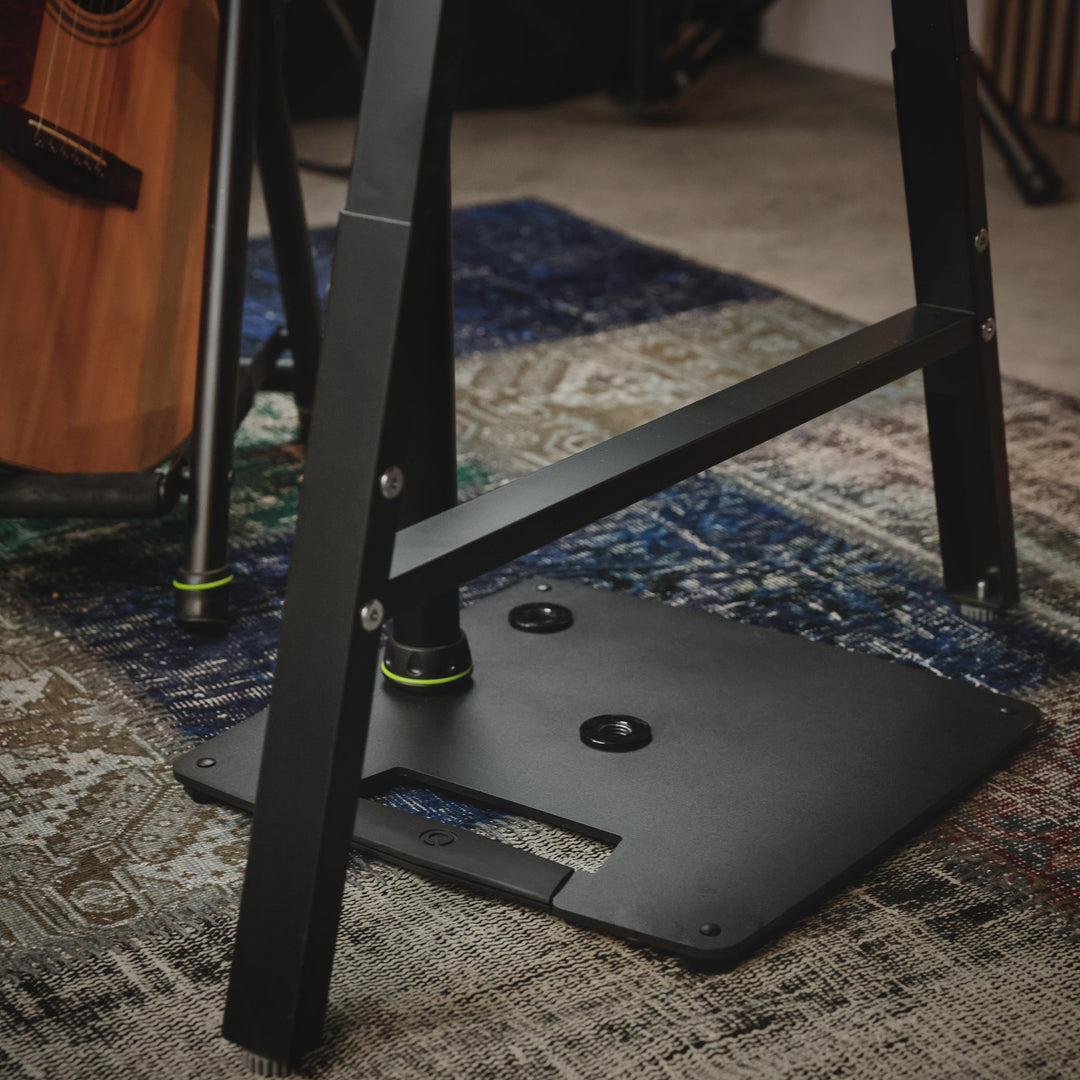 Gravity SP 3202 CS B - Support d’enceinte pour moniteur de studio avec base carrée en acier