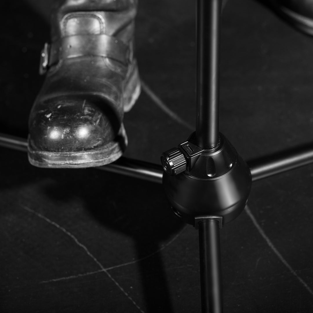 Gravity TMS 4321 B - Stand de microphone de la touring-serie avec trépied, perche standard