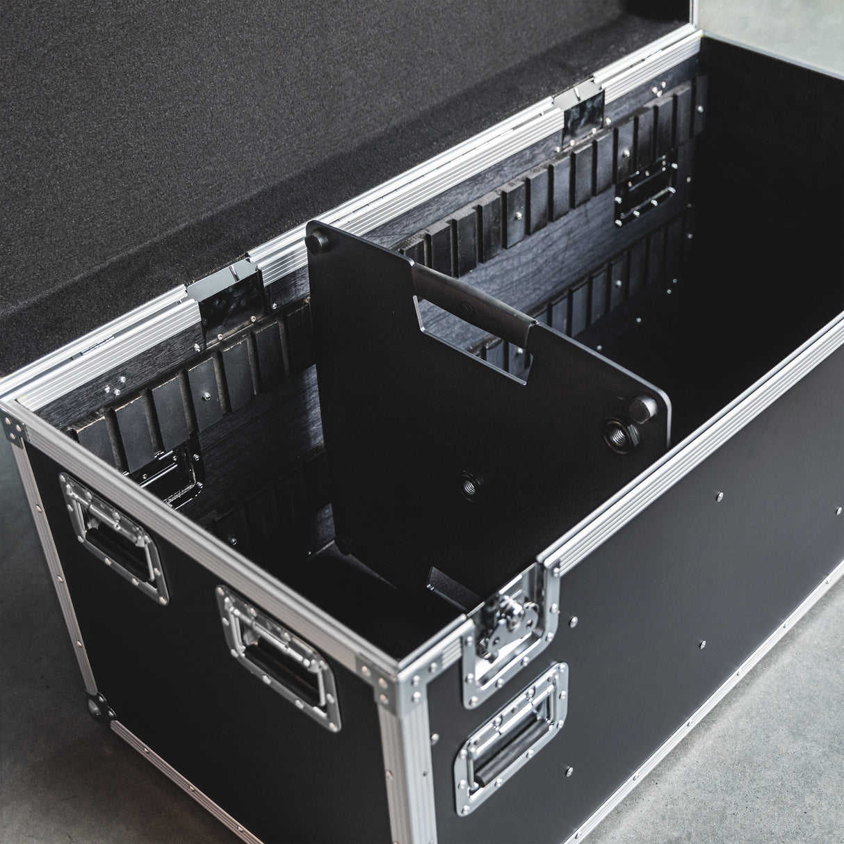 Gravity TWB 431 B - Firkantet touring-base i stål med mulighed for forskudt montering