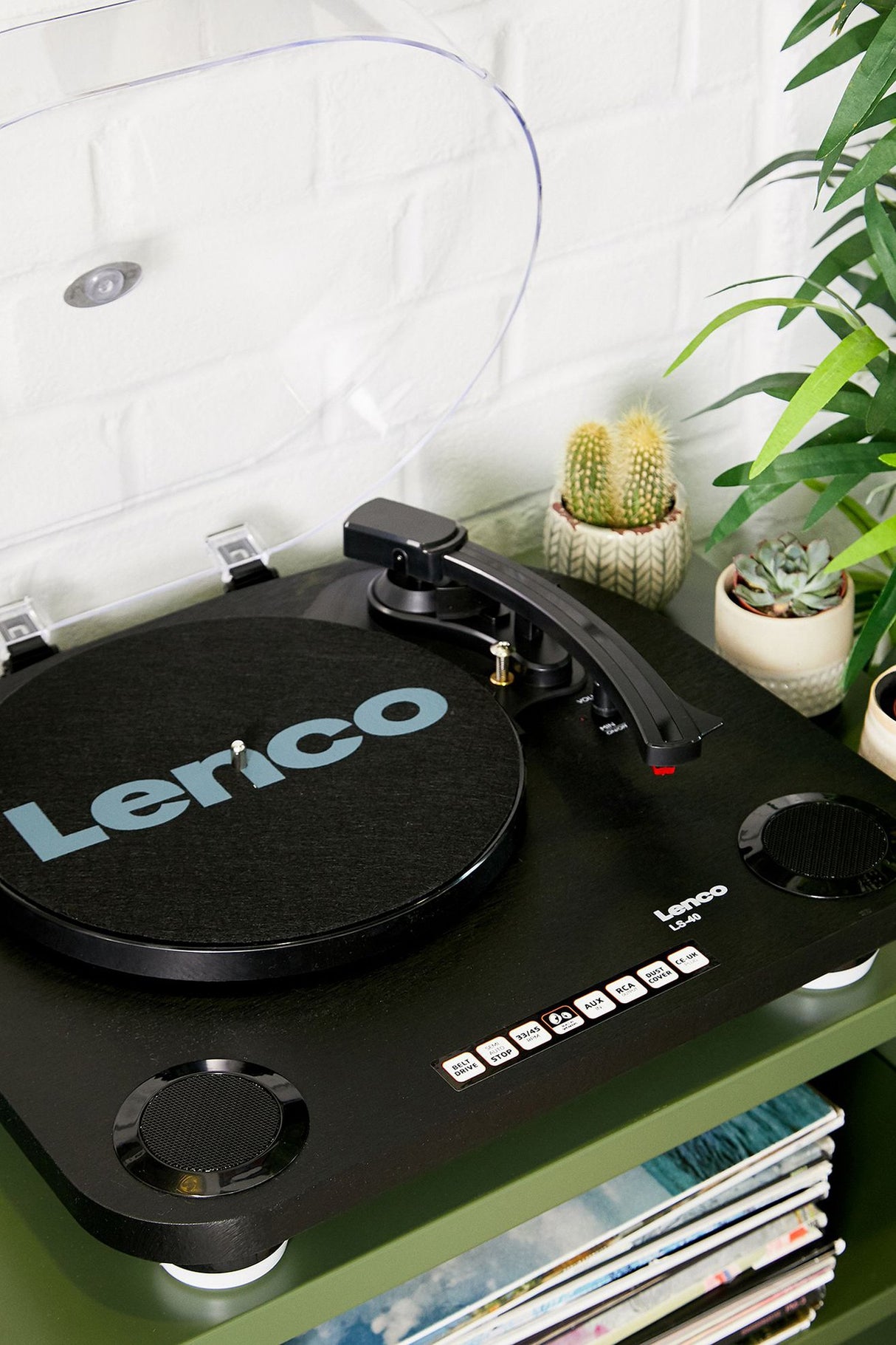 Lenco LS-40 Turntable (Black)