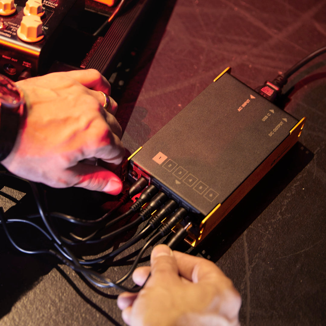 Palmer PWT 06 IEC - Bloc d'alimentation universel pour pedalboard avec USB