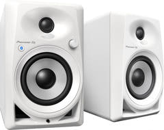 Audio-Technica AT-LP60XBT-WH + Pioneer DM-40BT-W Bluetooth speakers