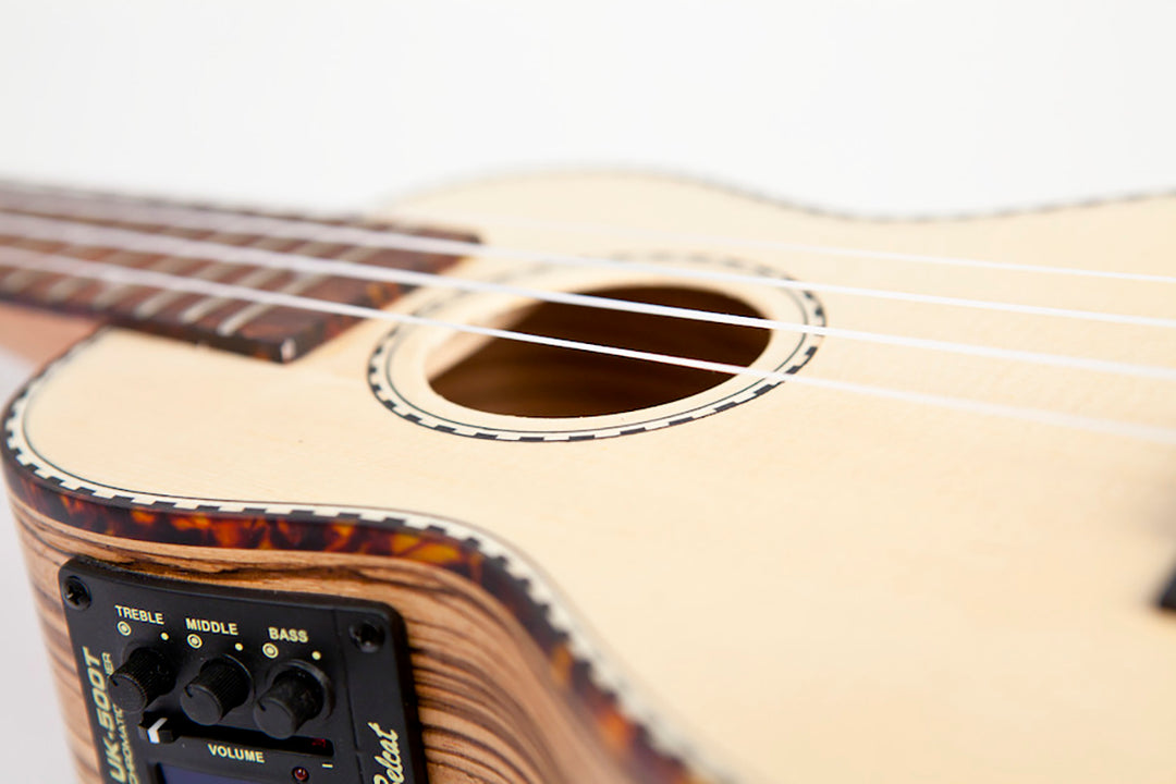 Reno RU210E Ukulélés Soprano avec Pickup et Tuner (Naturel)