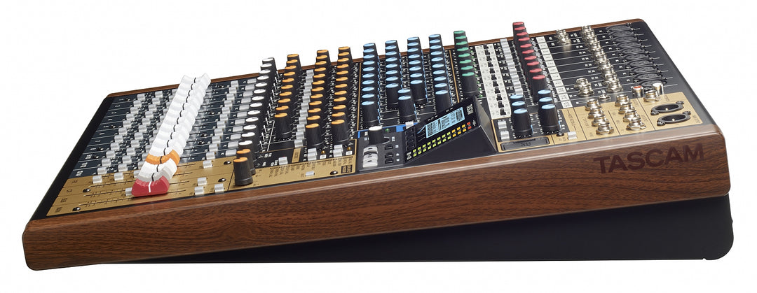 Tascam Model 16 mixeur analogique et enregistreur numérique 14 pistes