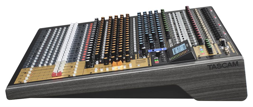 Tascam Model 2400 mixeur numérique et enregistreur numérique 24 pistes