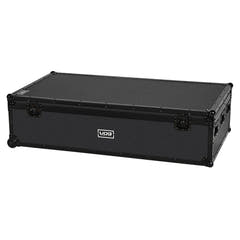 UDG Ultimate DJ Podium Workstation Flight case Noir Plus (Wheels)