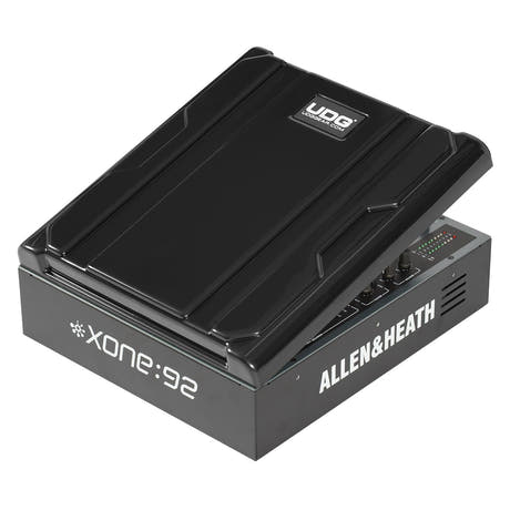 UDG Ultimate 12" Housse pour équipement de mixage Noir