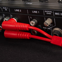 UDG Ultimate Audio Cable Set RCA Droit-RCA Coudé Rouge 3m