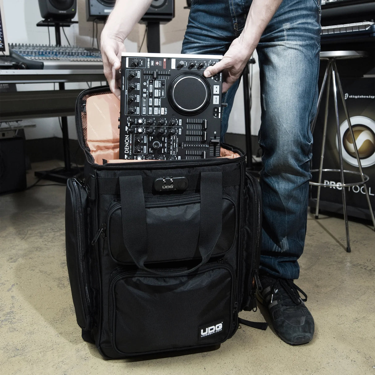 UDG Ultimate ProducerBag Large - Sort / Orange indvendig