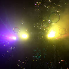 Light4Me GIG SET 2 Pack fête – Machine à brouillard, machine à bulles & effet lumineux 4-en-1