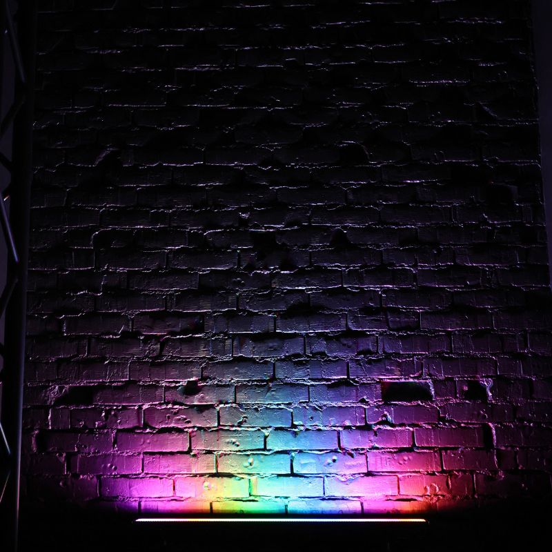 Light4Me Strobe Multi Bar LED – RGB+CW Strobe et blinder