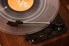 Crosley Miles Platine vinyle, noyer