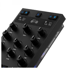 Native Instruments Traktor Z1 MK2 contrôleur de mixage DJ et interface audio