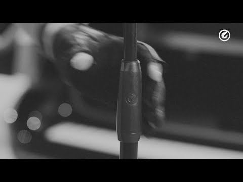 Gravity TMS 4321 B - Stand de microphone de la touring-serie avec trépied, perche standard