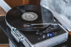 Crosley Cruiser Plus Platine vinyle Bluetooth bidirectionnel (Silver)